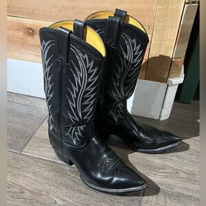 NOCONA BOOTS size 8 women’s